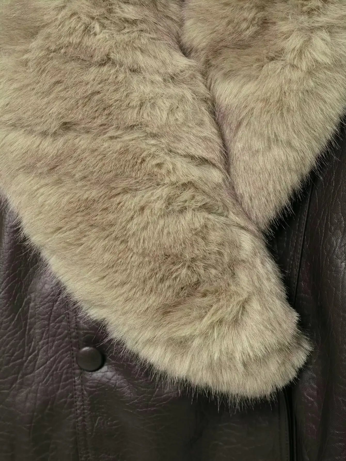 Elegant Faux Fur Collar Leather Jacket for Women with Long Sleeve Oversized Snap Button Style